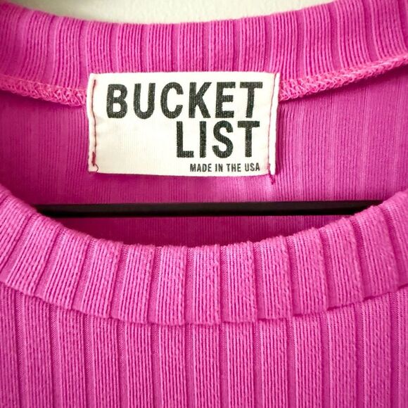 Bucket List Flutter Sleeve Cropped Tank in Bright Pink Ribbed Knit - Size M - Picture 4 of 4